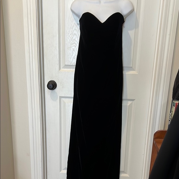 Black Maxi Strapless Gown with Sweetheart Neckline for Cocktail - Picture 2 of 8